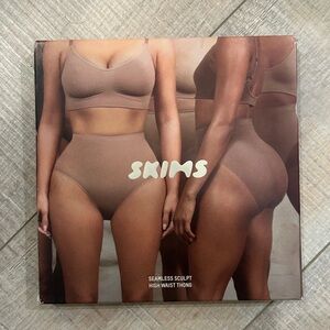 NWT SKIMS Seamless Sculpt High Waist Thong
